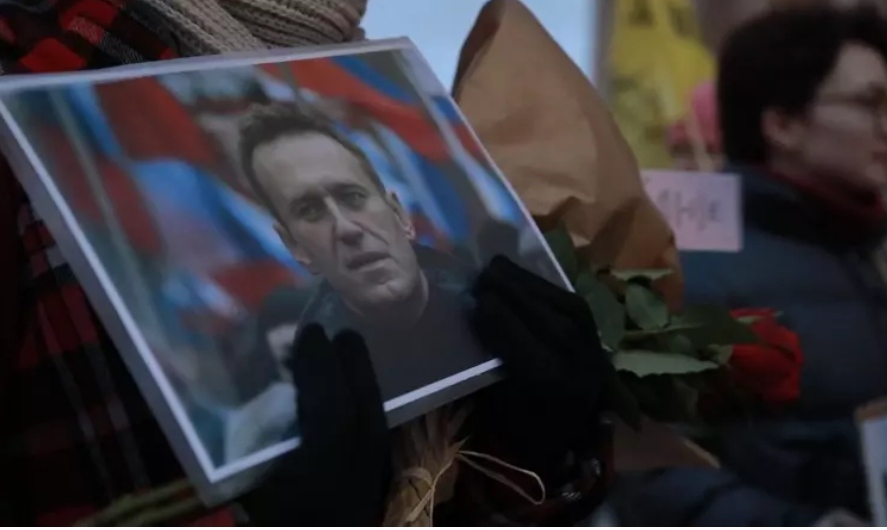 Rusya'da ölen muhalif Navalnıy'ın naaşının ailesine teslim edildiği belirtildi
