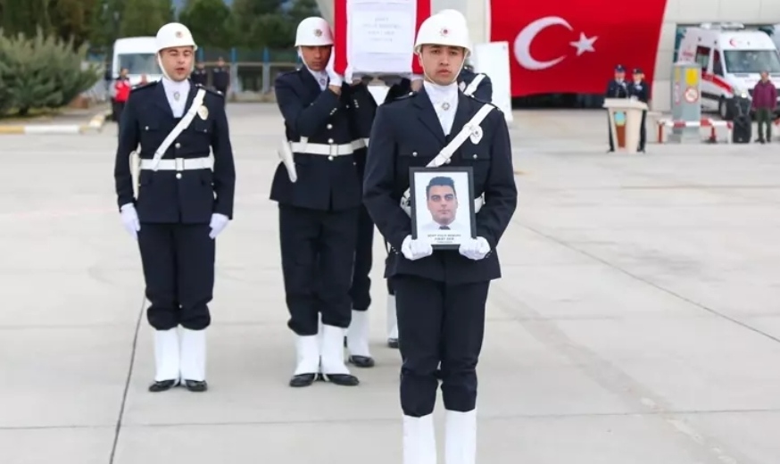 Şehit polis memuru Fırat Der'in naaşı memleketi Denizli'ye getirildi