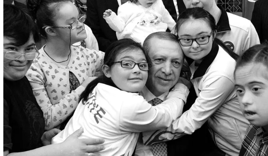 Cumhurbaşkanı Erdoğan'dan Dünya Down Sendromu Farkındalık Günü paylaşımı