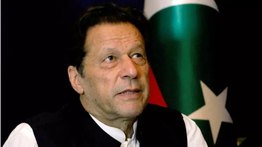 Pakistan'da istihbaratın, eski Başbakan Han davası için yargıçları tehdit ettiği iddiası