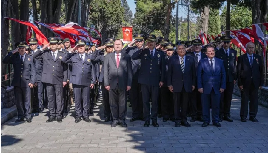 Edirnekapı Şehitliği ve Eyüpsultan Camisi'nde "10 Nisan Polis Haftası" dolayısıyla program düzenlendi