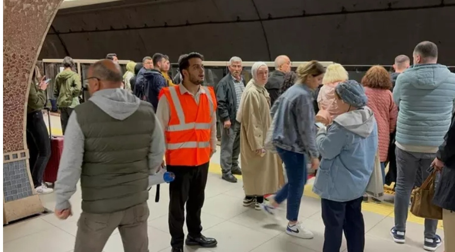 Üsküdar-Samandıra Metro Hattı'ndaki aksaklık 40 saattir giderilemedi