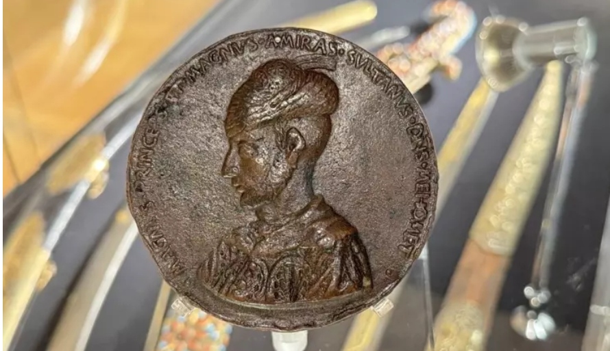 İngiltere'de Fatih Sultan Mehmet'in 'tılsımlı madalyonu' için verilen teklif kabul edilmedi