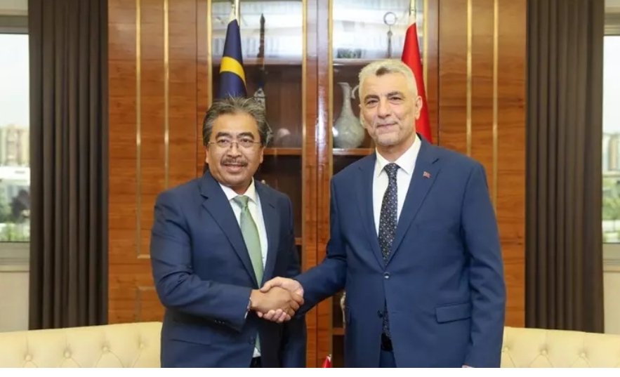 Ticaret Bakanı Bolat, Malezya Emtia Bakanı Ghani ile görüştü
