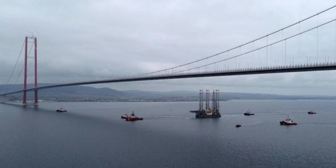 Çanakkale Boğazı gemi trafiği, kuzey-güney tek yönde ve geçici olarak askıya alındı