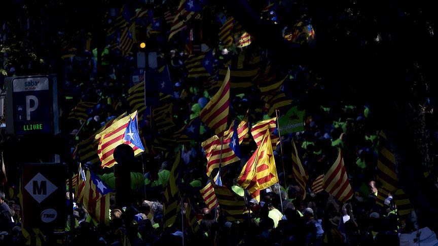 Anayasa Mahkemesi 'İspanya'dan ayrılma yasasını' askıya aldı
