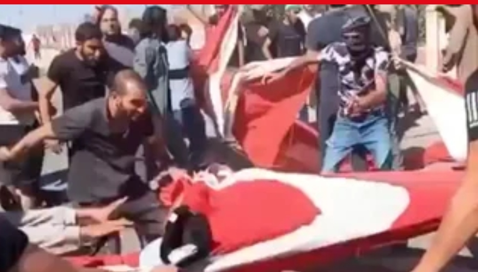 Suriye'de Türk bayrağını indirmeye çalışan provokatör vuruldu
