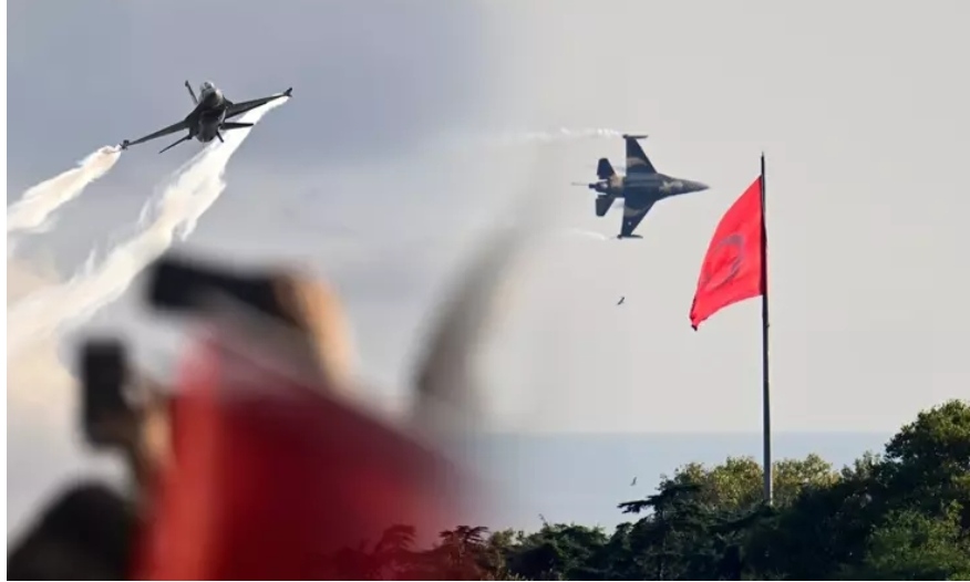 İstanbul'da Büyük Zafer coşkusu! SOLOTÜRK Gök Vatan'da