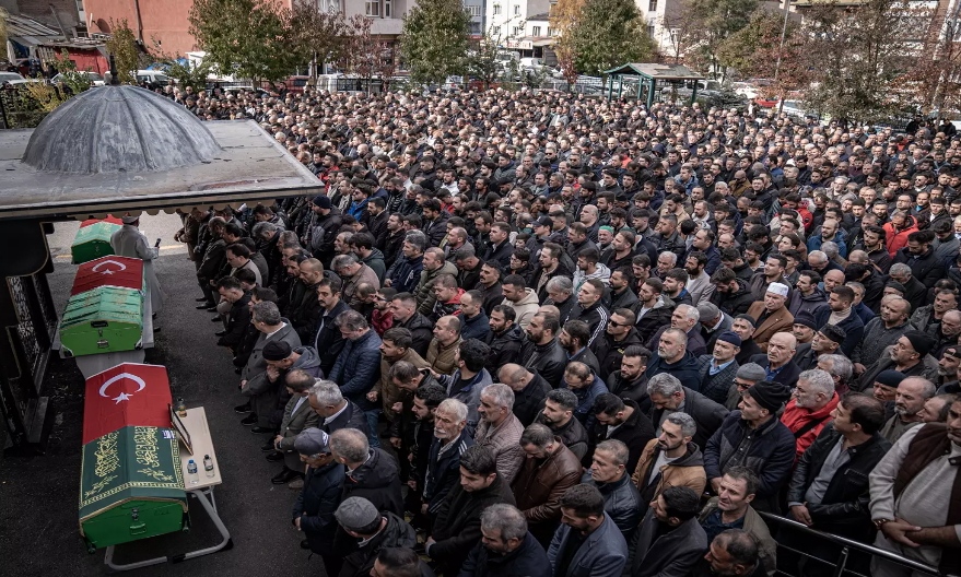 Hastane bahçesine düşen otomobil yandı! Aracın içerisindeki 3 kişi yaşamını yitirdi