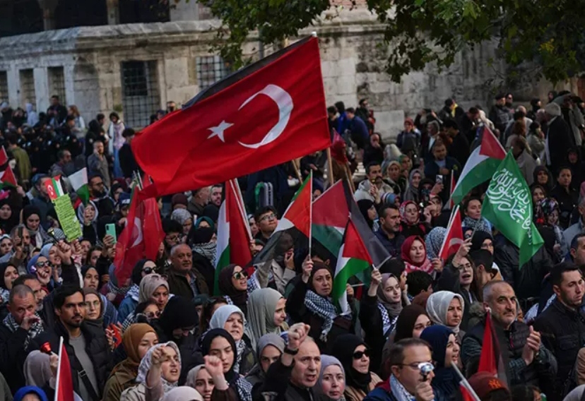 İstanbul'da Filistin'e destek yürüyüşü! Gazze'de 400 gündür katliam yapan İsrail protesto edildi