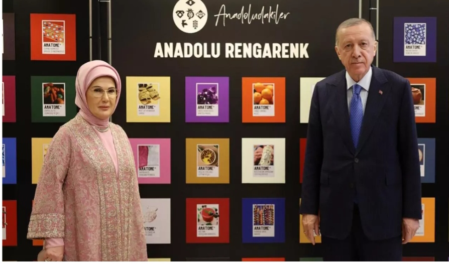 Cumhurbaşkanı Erdoğan ve Emine Erdoğan, 'Anadoludakiler Projesi' sergisini ziyaret etti