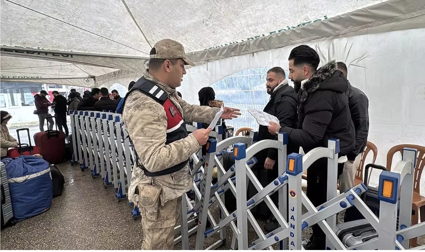 Suriyelilerin ülkelerine dönüşü sürüyor