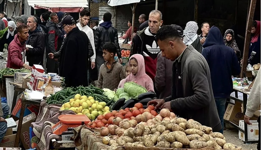 Gazze'deki pazarlar hareketlenmeye başladı