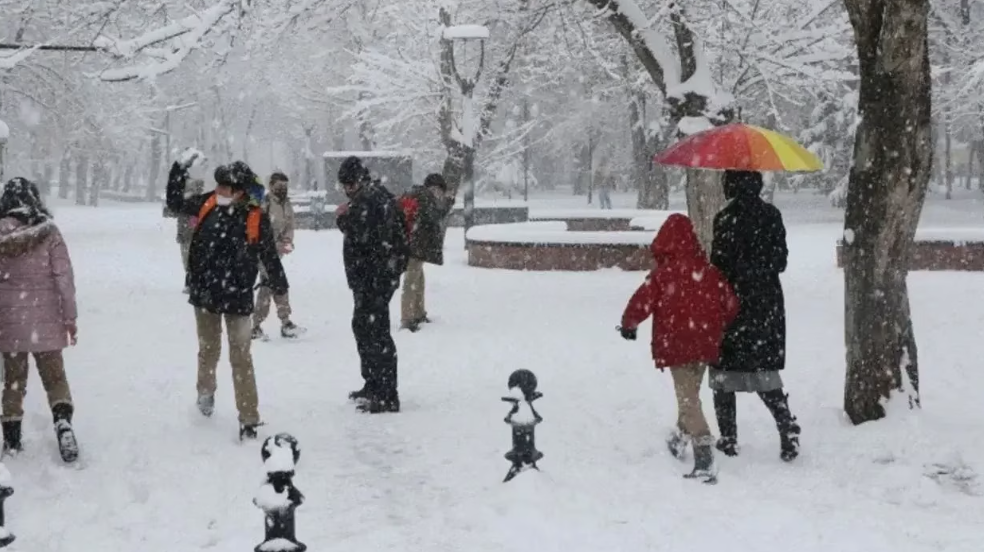İstanbul Valiliği'nden son dakika uyarısı: Kuvvetli buzlanma ve don bekleniyor