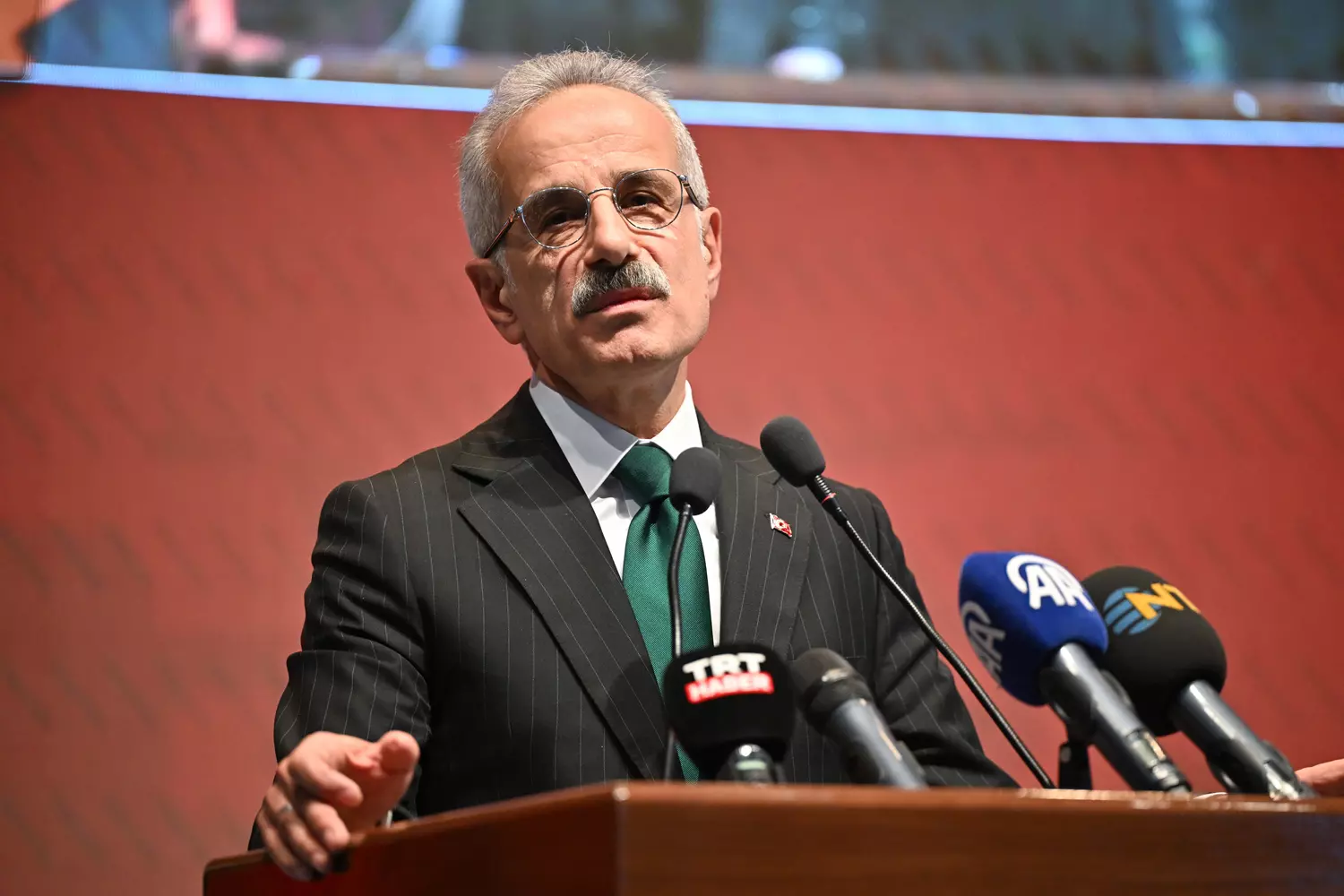 Şam Havalimanı'nda yenileme çalışmaları devam ediyor! Bakan Uraloğlu: Haberleşme sistemlerini Şam Kule'de kullanmaya başladık