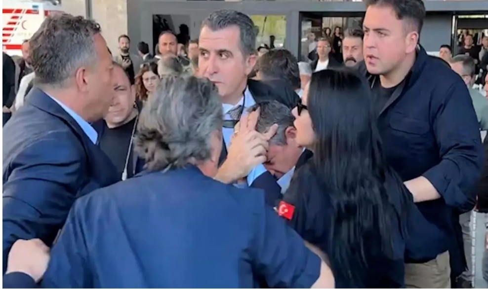 CHP Genel Başkanı Özgür Özel'e yumruklu saldırı... Saldırgan gözaltına alındı