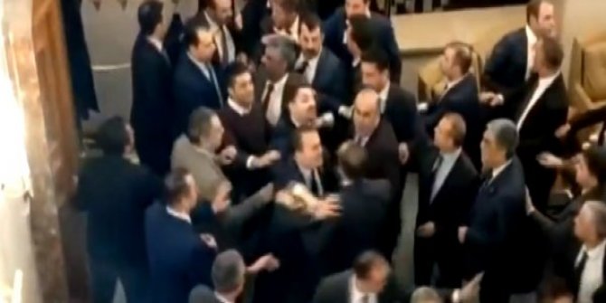 MHP'li ve CHP'li milletvekilleri birbirine girdi