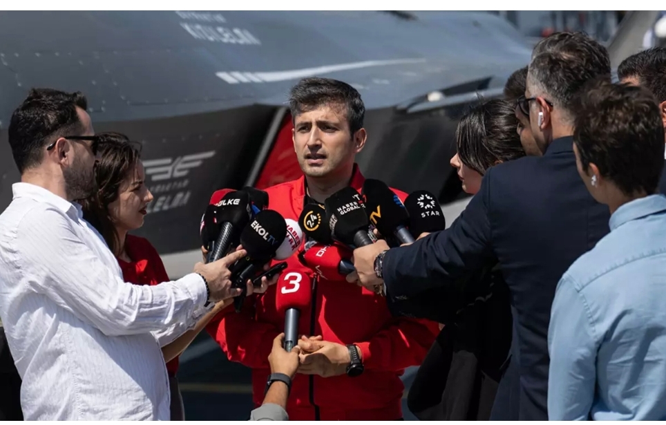 Boğaz'da "TEKNOFEST Mavi Vatan" geçişi! Selçuk Bayraktar: Mavi Vatan'ın ne olduğunu topluma anlatacağız