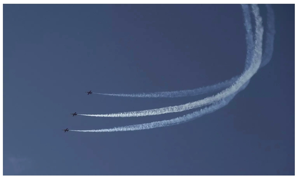 Türk Yıldızları İzmir'de prova uçuşu yaptı