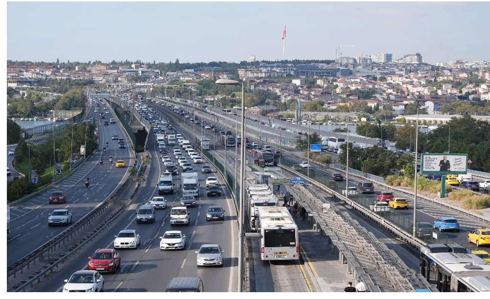 İstanbul'da trafik kilit! Yoğunluk yüzde 76'ya çıktı