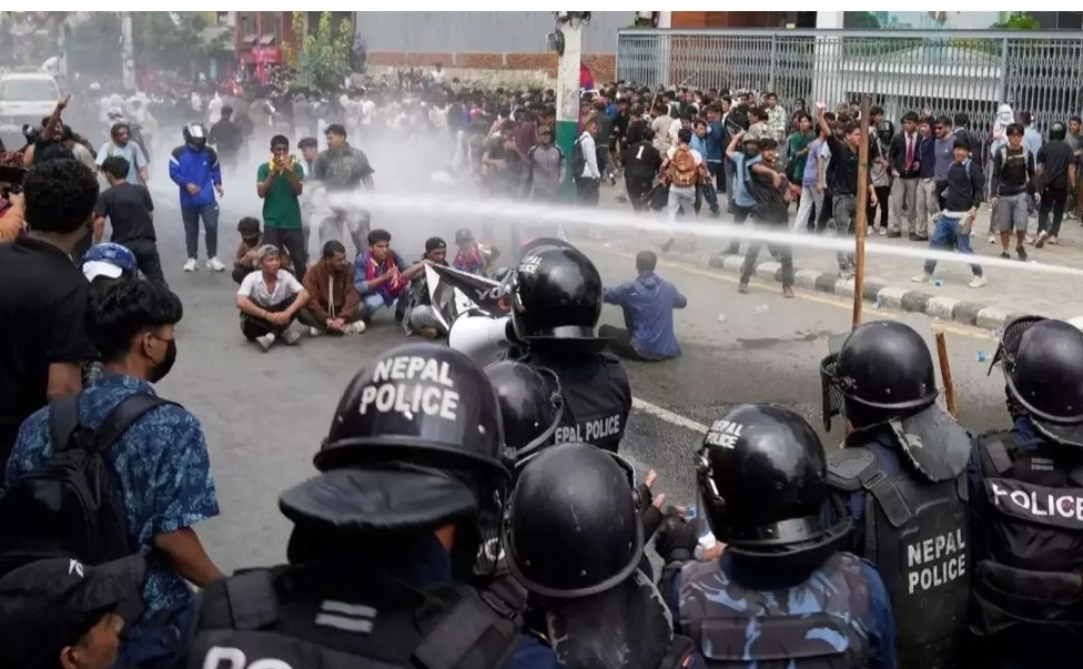 Başbakan istifa etti, protestolar dinmedi: Nepal'de ölü sayısı artıyor