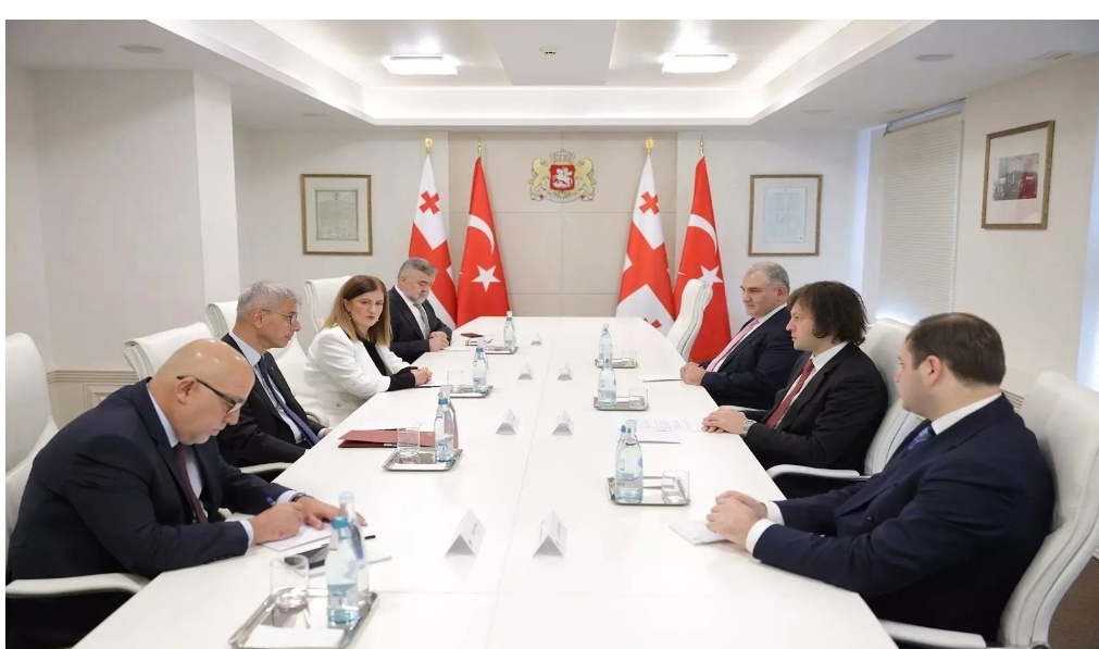 Komşudan Türkiye'ye teşekkür! Sağlık alanında iş birliği için imzalar atıldı