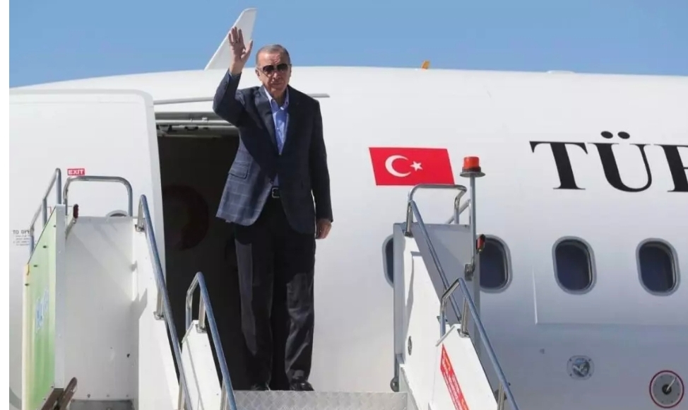 Cumhurbaşkanı Erdoğan Körfez turunun son durağında! Umman Hava Kuvvetleri eşlik etti