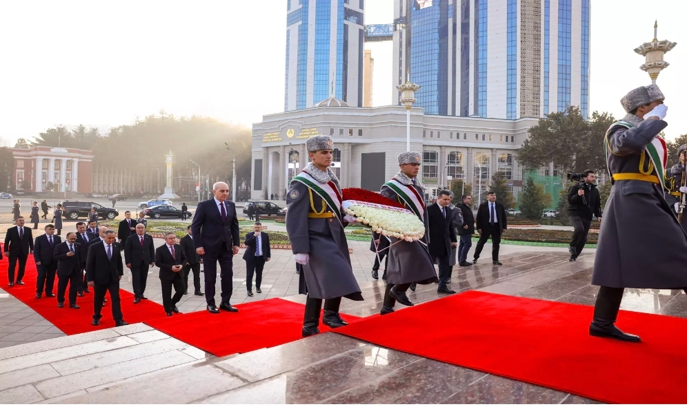 TBMM Başkanı Kurtulmuş'a Duşanbe'de sıcak karşılama: Resmi temaslar başladı