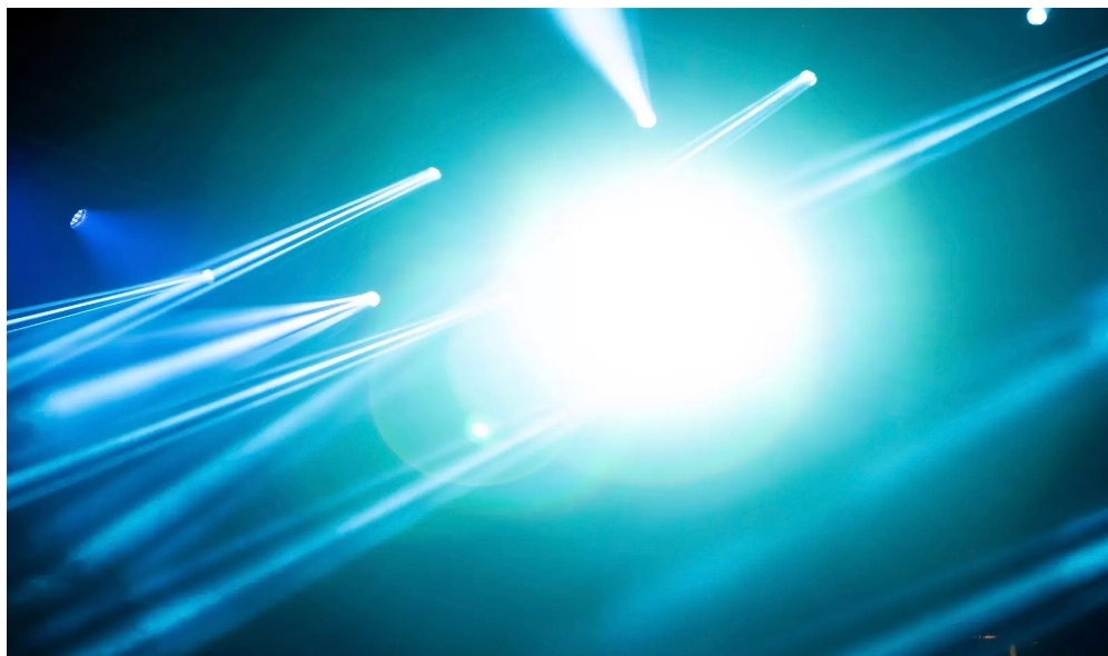 Uzayda gizemli mavi ışık patlamalarının kaynağı bilim insanlarını şaşırttı