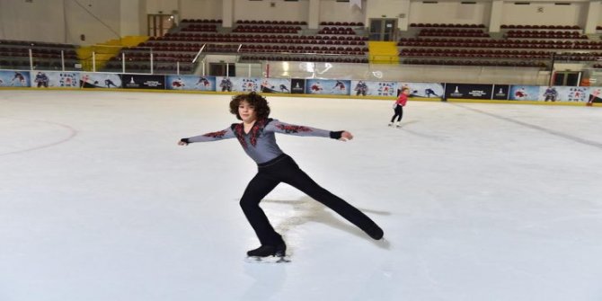 İzmir'de artistik buz pateni şampiyonası yapılacak