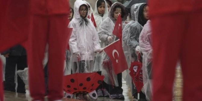 Anıtkabir'de yağmur altında 23 Nisan
