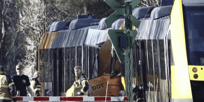 Danimarka'da iki trenin çarpıştığı kazada 17 kişi yaralandı