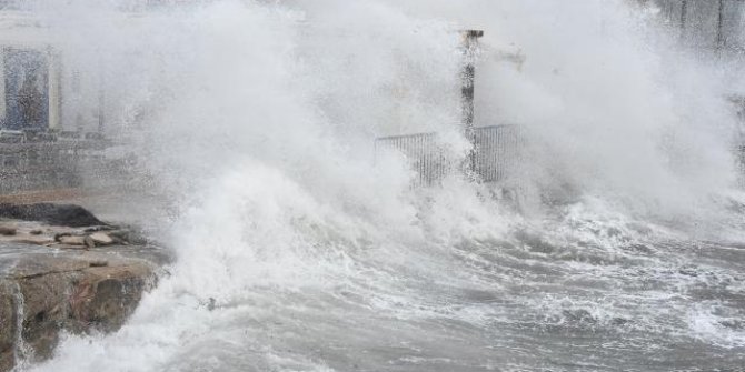 İstanbul Valiliğinden Batı Karadeniz için fırtına uyarısı