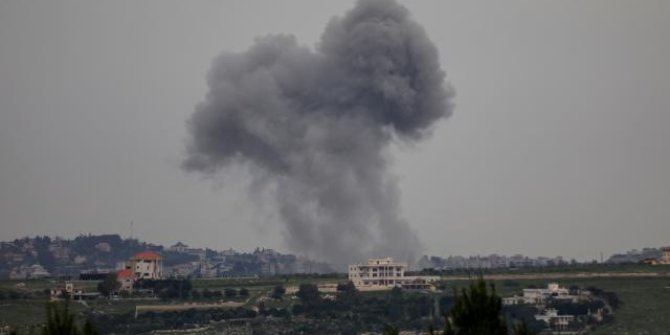 Soykırımcı İsrail, Lübnan'a hava saldırıları başlattı