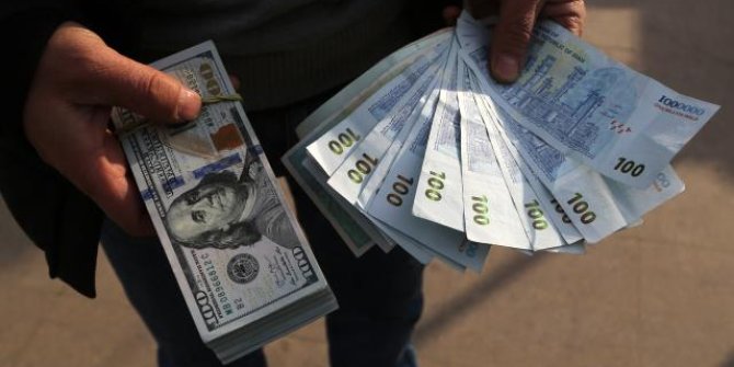 İran'da dolar, ulusal para birimi karşısında tarihi zirveye çıktı