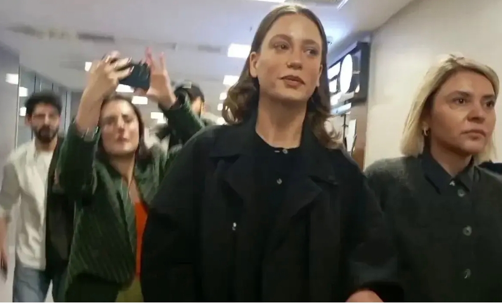 Serenay Sarıkaya gözaltına alındı