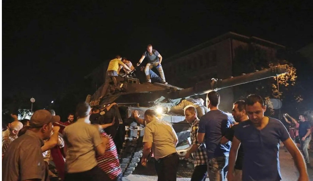 AK Parti, kritik gecenin en yakın tanıklarıyla 15 Temmuz'u değerlendirecek