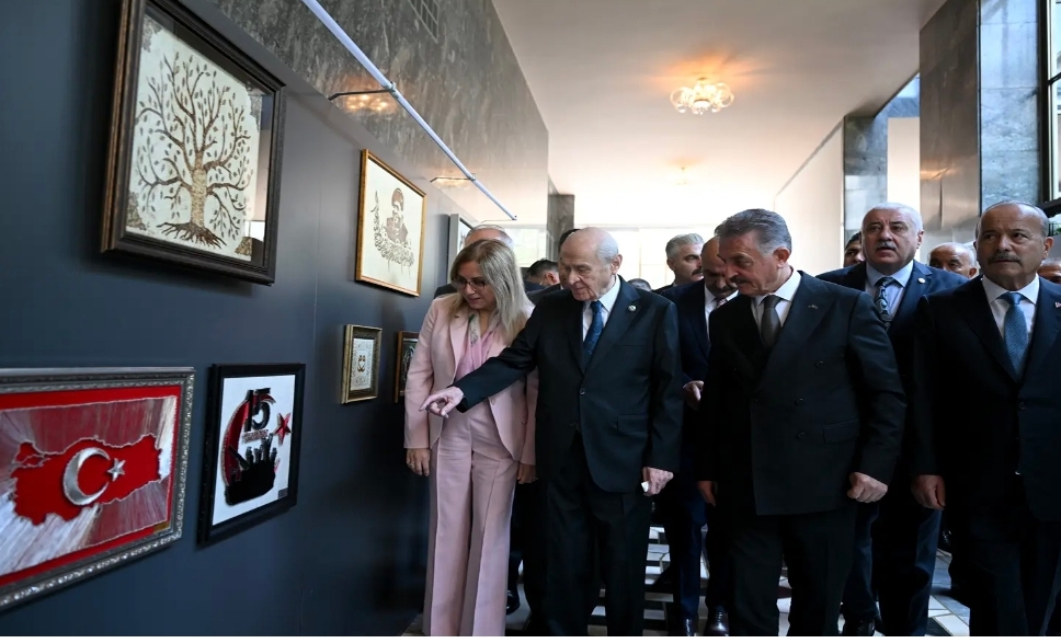 MHP Lideri Bahçeli'den 15 Temmuz sergisine ziyaret