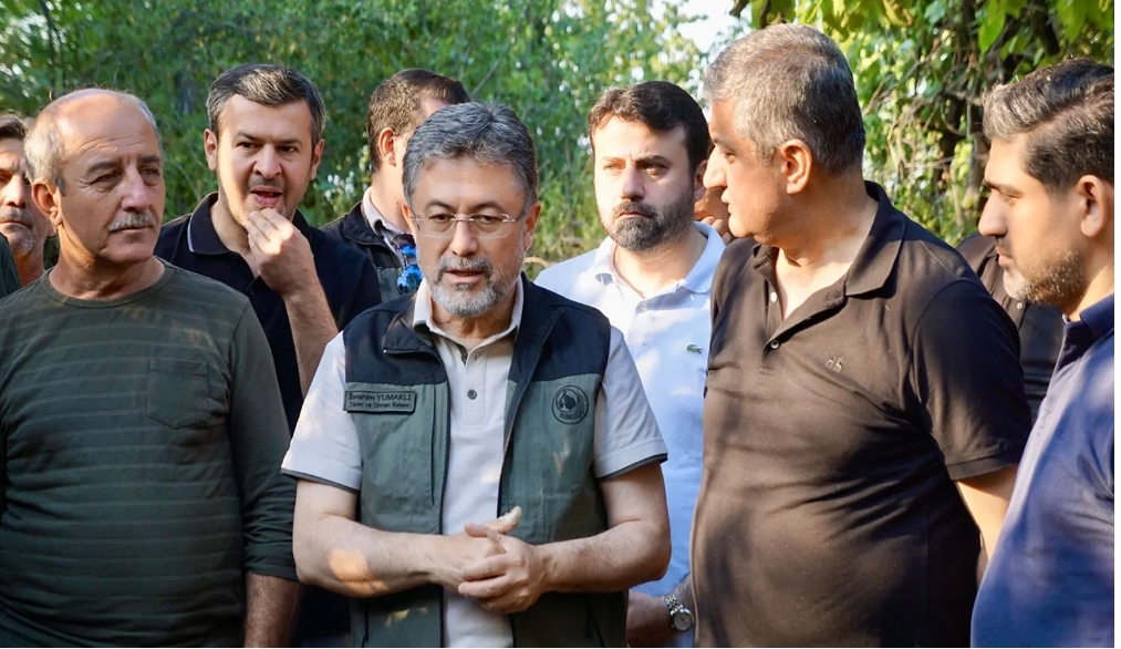 Bakan Yumaklı'dan vatandaşlara "orman yangını sahasına girilmemesi" uyarısı