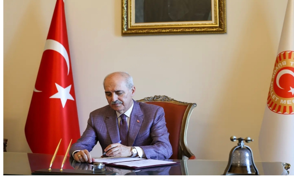 TBMM Başkanı Kurtulmuş, Terörsüz Türkiye çerçeve yasa teklifine imza attı