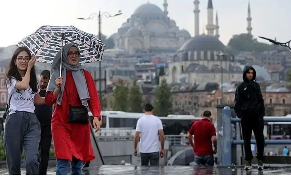 Meteoroloji saat verdi: İstanbullular dikkat! Kuvvetli sağanak, rüzgar, fırtına geliyor... Tedbirinizi alın