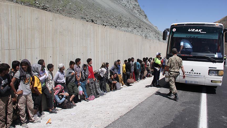 İki ayrı noktada 332 kaçak göçmen yakalandı