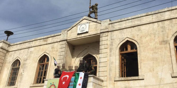 Afrin'e Türk Bayrağı asıldı