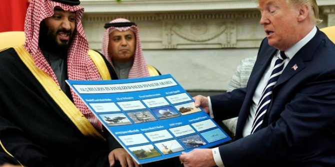 Trump, Prens Selman'a sattıkları silahları gösterdi!