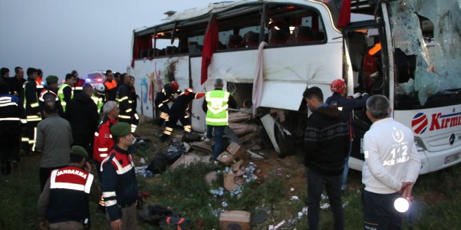 Konya'da yolcu otobüsü şarampole indi: 18 yaralı