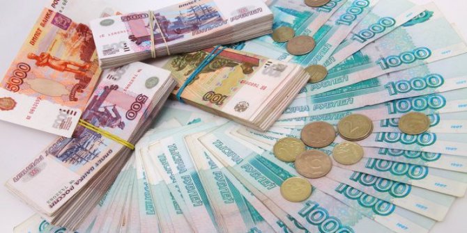Rusya'da "diplomat krizinin" ardından ruble ve borsa düşüşte