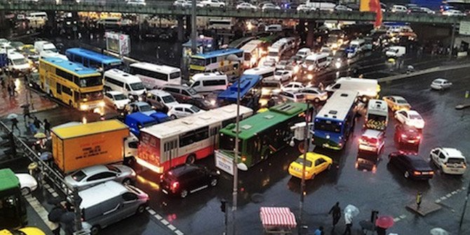 İstanbul'da sağanak nedeniyle trafik sıkışıklığı
