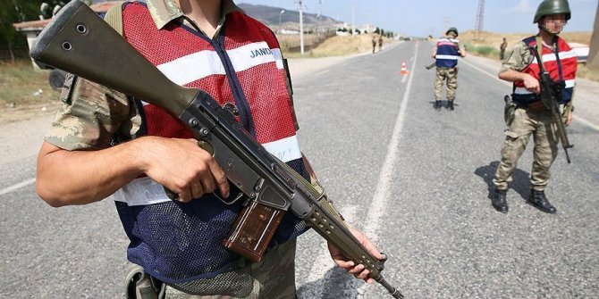 Diyarbakır Lice'de yol kontrolünde 2 terörist yakalandı