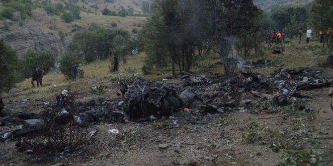 Tunus'ta askeri eğitim uçağı düştü: 2 ölü