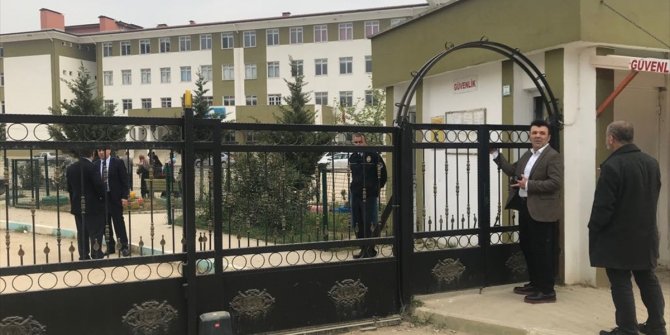 Polis memuru veliden okulda silahlı saldırı